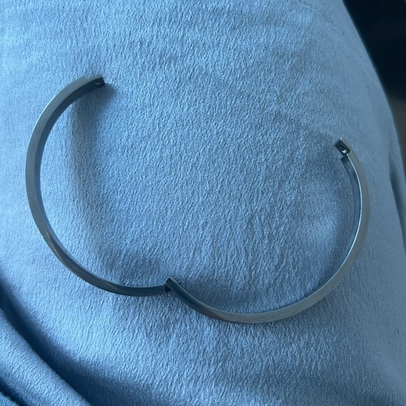 Metal bracelet screw motif - Picture 5 of 8